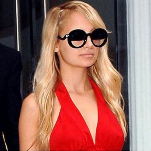 RARE HARD FIND. Authentic Chanel 5018 half tint. Only 500 made, mint!
#BC2832605 - Picture 5 of 14